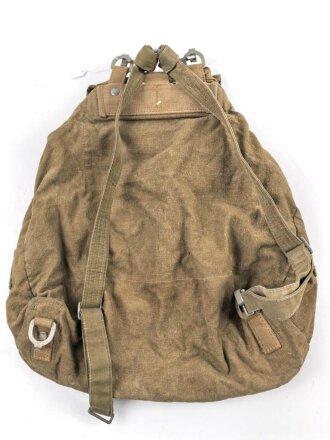 Tropenrucksack für Angehörige des Heeres datiert 1942. Leicht getragenes Stück, zwei Brotbeutelriemen als Trageriemen umfunktioniert