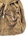 Tropenrucksack für Angehörige des Heeres datiert 1942. Leicht getragenes Stück, zwei Brotbeutelriemen als Trageriemen umfunktioniert