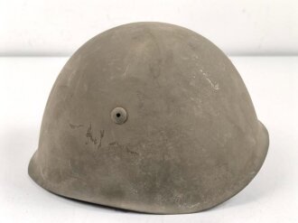 Italien, Stahlhelm Modell 1933. Getragenes Stück,...