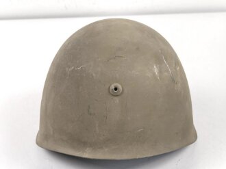 Italien, Stahlhelm Modell 1933. Getragenes Stück, Werksmäßig neu lackiert , dann eingelagert