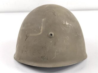 Italien, Stahlhelm Modell 1933. Getragenes Stück, Werksmäßig neu lackiert , dann eingelagert