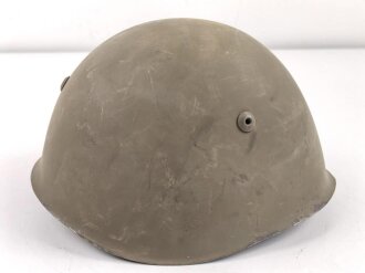 Italien, Stahlhelm Modell 1933. Getragenes Stück, Werksmäßig neu lackiert , dann eingelagert