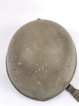 Italien, Stahlhelm Modell 1933. Originallack, wohl ungetragenes Stück, das Innenfutter mit Altersspuren