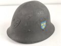 Schweden, Stahlhelm M21/26. Von der schwedischen Armee überlackiertes Stück in gutem Gesamtzustand