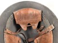 Schweden, Stahlhelm M21/26. Von der schwedischen Armee überlackiertes Stück in gutem Gesamtzustand