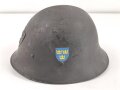 Schweden, Stahlhelm M21/26. Von der schwedischen Armee überlackiertes Stück in gutem Gesamtzustand