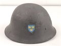 Schweden, Stahlhelm M21/26. Von der schwedischen Armee überlackiertes Stück in gutem Gesamtzustand