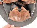 Schweden, Stahlhelm M21/26. Von der schwedischen Armee überlackiertes Stück in gutem Gesamtzustand