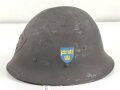 Schweden, Stahlhelm M21/26. Von der schwedischen Armee überlackiertes Stück in gutem Gesamtzustand