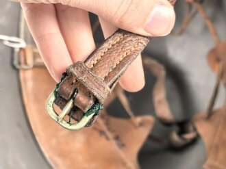 Schweden, Stahlhelm M21/26. Von der schwedischen Armee überlackiertes Stück in gutem Gesamtzustand