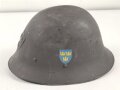 Schweden, Stahlhelm M21/26. Von der schwedischen Armee überlackiertes Stück in gutem Gesamtzustand