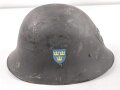 Schweden, Stahlhelm M21/26. Von der schwedischen Armee überlackiertes Stück in gutem Gesamtzustand