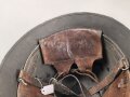 Schweden, Stahlhelm M21/26. Von der schwedischen Armee überlackiertes Stück in gutem Gesamtzustand