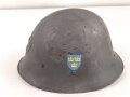 Schweden, Stahlhelm M21/26. Von der schwedischen Armee überlackiertes Stück in gutem Gesamtzustand