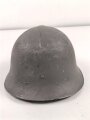 Schweden, Stahlhelm M21/26. Von der schwedischen Armee überlackiertes Stück in gutem Gesamtzustand