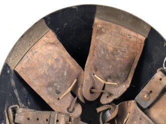 Tschechoslowakei 2.Weltkrieg, Stahlhelm M32/34. Komplett, guter Zustand, als Beutestück blau überlackiert und so für Luftschutzzwecke verwendet, Hatte nie ein Abzeichen