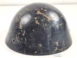 Tschechoslowakei 2.Weltkrieg, Stahlhelm M32/34. Komplett, guter Zustand, als Beutestück blau überlackiert und so für Luftschutzzwecke verwendet, Hatte nie ein Abzeichen