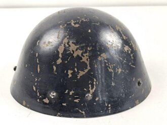 Tschechoslowakei 2.Weltkrieg, Stahlhelm M32/34. Komplett, guter Zustand, als Beutestück blau überlackiert und so für Luftschutzzwecke verwendet, Hatte nie ein Abzeichen