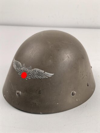 Tschechoslowakei 2.Weltkrieg, Stahlhelm M32/34. Komplett, guter Zustand, als Beutestück mit Luftschutz Emblem versehen