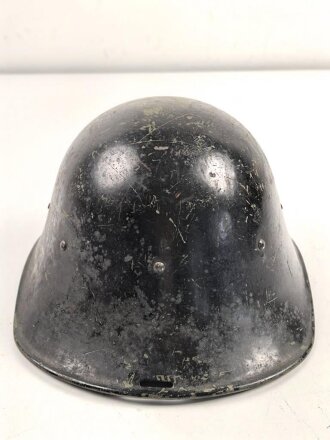 Niederlande, Stahlhelm Modell 1934. Überlackiertes Stück , ungereinigt