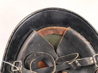 Niederlande, Stahlhelm Modell 1934. Überlackiertes Stück , ungereinigt