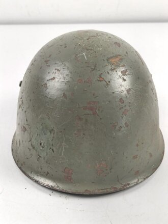 Portugal, Stahlhelm M40/63 für Fallschirmtruppen. Originallack, ungereinigtes Stück