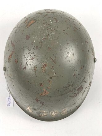 Portugal, Stahlhelm M40/63 für Fallschirmtruppen. Originallack, ungereinigtes Stück