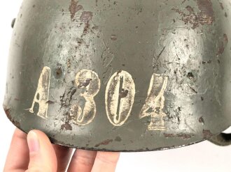 Portugal, Stahlhelm M40/63 für Fallschirmtruppen. Originallack, ungereinigtes Stück