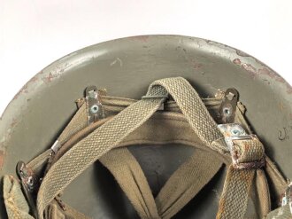 Portugal, Stahlhelm M40/63 für Fallschirmtruppen. Originallack, ungereinigtes Stück