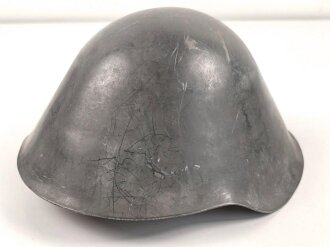 DDR, Stahlhelm der Nationalen Volksarmee, die Glocke...