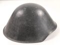 DDR, Stahlhelm der Nationalen Volksarmee, die Glocke datiert 1972, getragenes Stück, ungereinigt