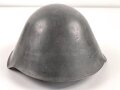 DDR, Stahlhelm der Nationalen Volksarmee, die Glocke datiert 1972, getragenes Stück, ungereinigt