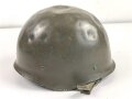 Frankreich Modell 1978 Stahlhelm mit Fallschirmjäger Kinnriemen. Stark getragen, Innenfutterbefestigung defekt