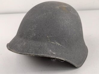 Schweiz, Stahlhelm M18/43 . Originallack, guter Gesamtzustand, ungereinigt