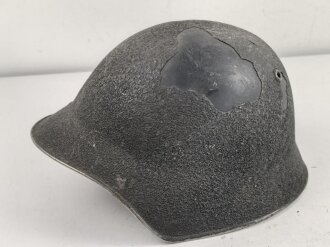 Schweiz, Stahlhelm M18/43 . Originallack, ungereinigt