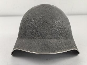 Schweiz, Stahlhelm M18/43 . Originallack, ungereinigt