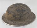 Großbritannien, Stahlhelm höchstwahrscheinlich aus der zeit des 2.Weltkrieg, die Stempel leider nicht lesbar. Originallack, ungereinigtes Stück