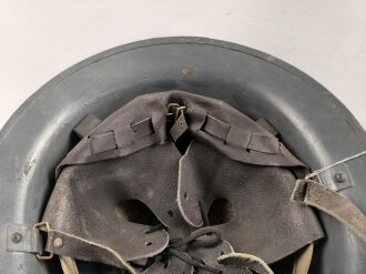 Großbritannien, Stahlhelm datiert 1943. Originallack, höchstwahrscheinlich "Civil defense" Zivilschutz.