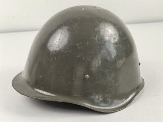 Ungarn, Stahlhelm Modell 1970. Ungereinigtes Stück,...