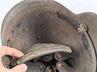 Spanien, Stahlhelm Modell 1926. Ungereinigtes Stück , Originallack