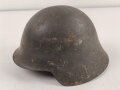 Spanien, Stahlhelm Modell 1926. Ungereinigtes Stück , in Teilen überlackiert