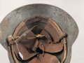 Spanien, Stahlhelm Modell 1926. Ungereinigtes Stück , in Teilen überlackiert