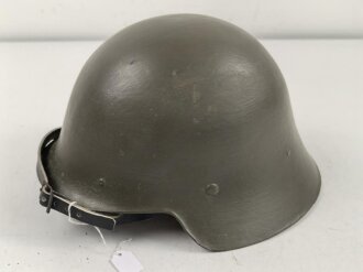 Spanien, Stahlhelm Modell 1926. Ungereinigt, eher moderne...