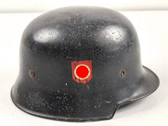 Feuerwehr III.Reich, Stahlhelm mit beiden Abzeichen. Originallack, ungereinigtes Stück