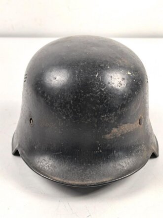 Feuerwehr III.Reich, Stahlhelm mit beiden Abzeichen. Originallack, ungereinigtes Stück