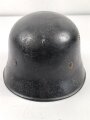 Feuerwehr III.Reich, Stahlhelm mit beiden Abzeichen. Originallack, ungereinigtes Stück