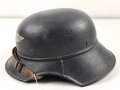 Luftschutz Stahlhelm. Zusammengehörig, in allen Teilen Original. Französisches Beutefutter verbaut. Ungereingtes Stück