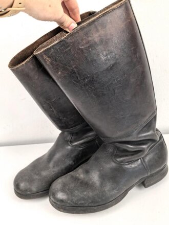 Paar Stiefel für einen Unteroffizier. Sohlenlänge 27,5cm, ungereinigtes Paar aus stabilem Leder