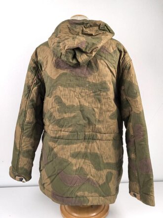 Wintertarnjacke Wehrmacht, wendbar Sumpftarn auf weiß. Neuzeitliche Sammleranfertigung, Grösse etwa Large. Einzelstück aus Sammlungsauflösung