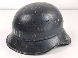 Stahlhelm Luftschutz. In allen Teilen original, wohl nach dem Krieg bei der Feuerwehr im Bestand